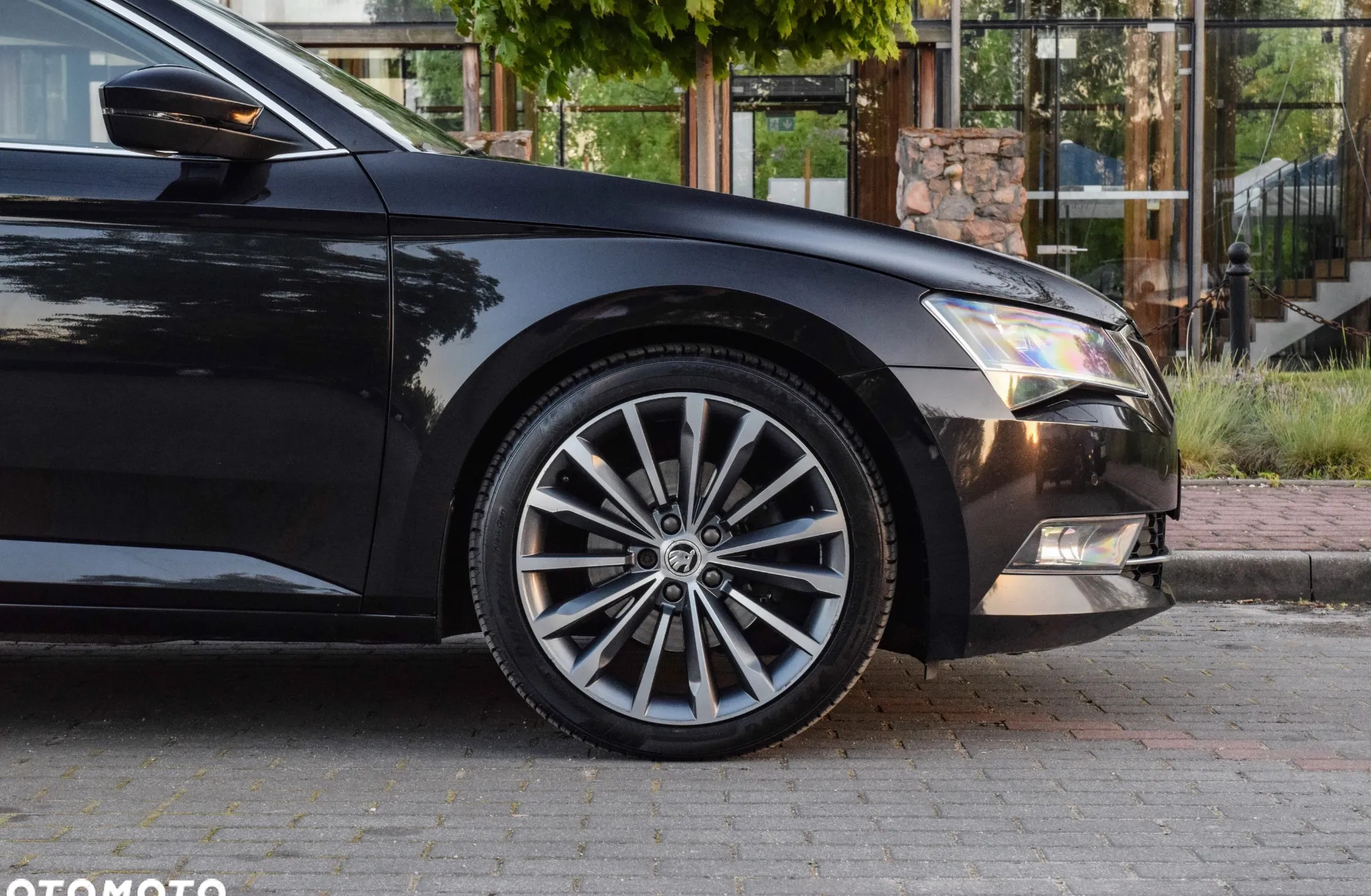 Skoda Superb cena 84900 przebieg: 200000, rok produkcji 2018 z Sochaczew małe 742